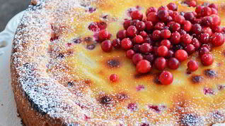 Бруснично-яблочный пирог со сливочным сыром