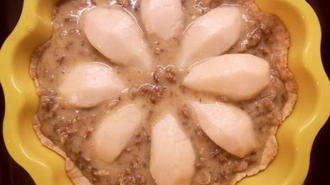 грушевый пирог с орехами