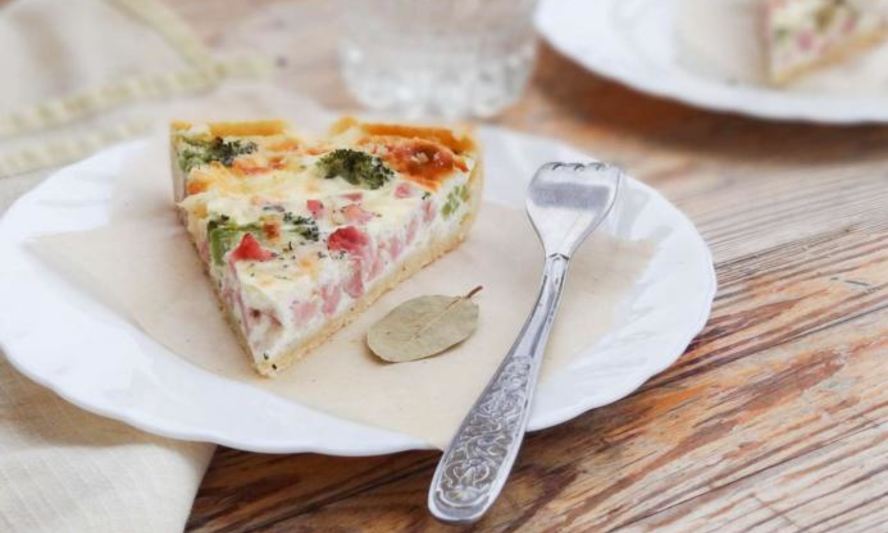 Рецепт киш с овощами и колбасой