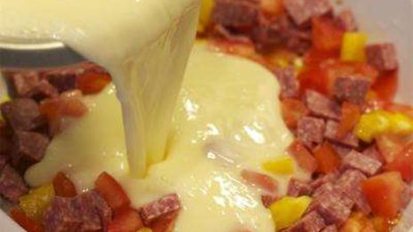 киш с овощами и колбасой