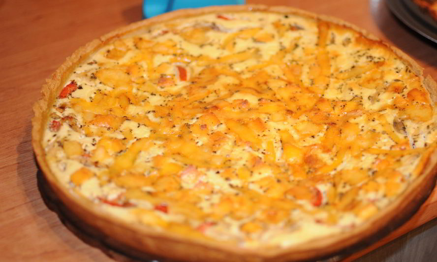 Рецепт киш с сыром, луком и томатами