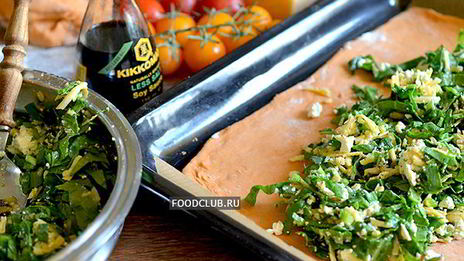 красный пирог со шпинатом