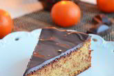 Мандариново-миндальный пирог под шоколадом