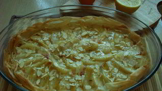 Миндально-грушевый пирог с розмарином