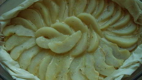 миндально-грушевый пирог с розмарином