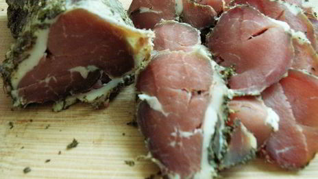 миндально-грушевый пирог с розмарином