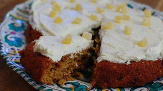 Ореховый пирог с имбирем и сливочным кремом