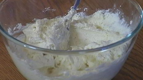 ореховый пирог с имбирем и сливочным кремом