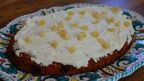 ореховый пирог с имбирем и сливочным кремом