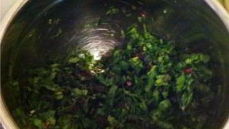 осетинский пирог со свекольной ботвой и сыром