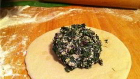 осетинский пирог со свекольной ботвой и сыром