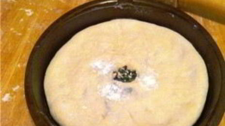 осетинский пирог со свекольной ботвой и сыром