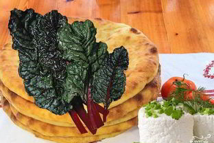 Осетинский пирог со свекольной ботвой