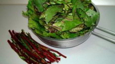 осетинский пирог со свекольной ботвой