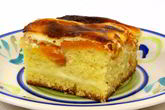 Пирог абрикосовый с творожной заливкой