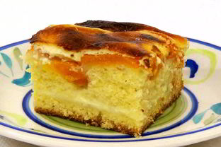 Пирог абрикосовый с творожной заливкой