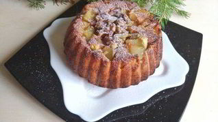 Пирог-перевертыш с грушами и орехами