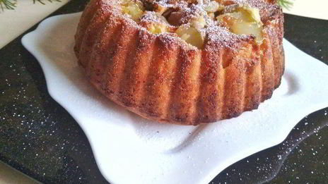 пирог-перевертыш с грушами и орехами