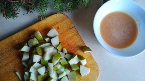 пирог-перевертыш с грушами и орехами