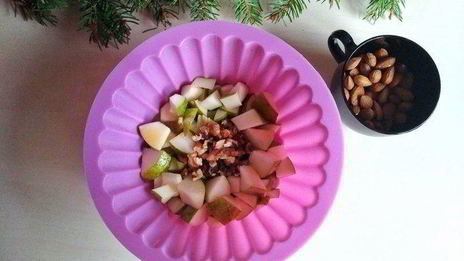 пирог-перевертыш с грушами и орехами