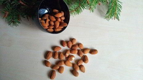 пирог-перевертыш с грушами и орехами