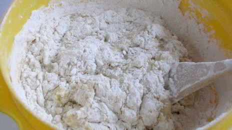 пирог с брусникой и сметаной