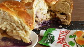 Пирог с курицей и черникой