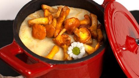 пирог с лисичками в горшочке