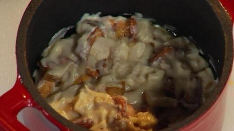 пирог с лисичками в горшочке