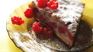 Пирог с малиной на кефире