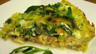 Пирог с рукколой, семгой и сыром