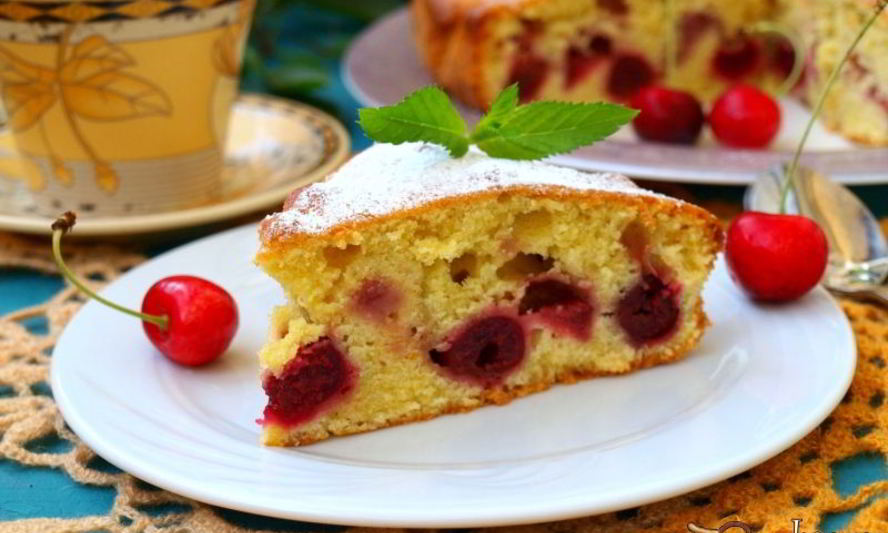 Рецепт пирог с вишней и клубникой