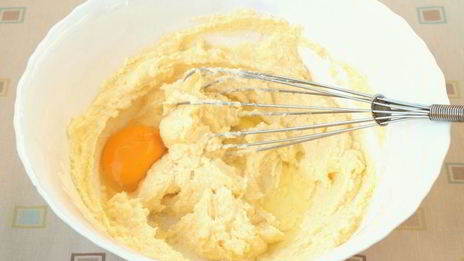 пирог с вишней и клубникой