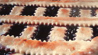 Пирог с вишневым вареньем