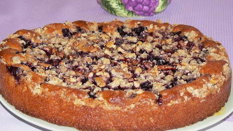 пирог с ягодой и хрустящей крошкой