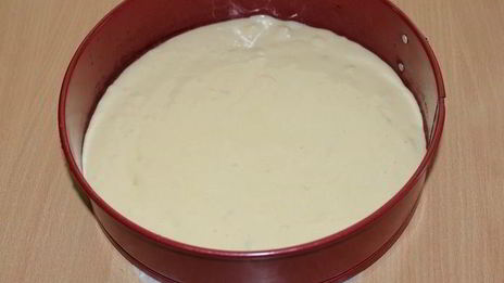 пирог со сливой и сырным кремом