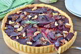 Пирог со свеклой и луком