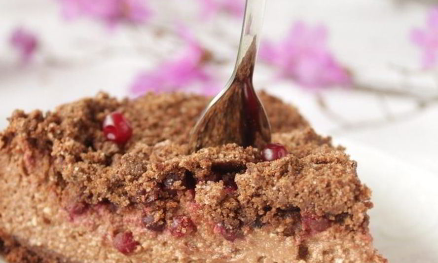 Рецепт шоколадно-творожный пирог с брусникой