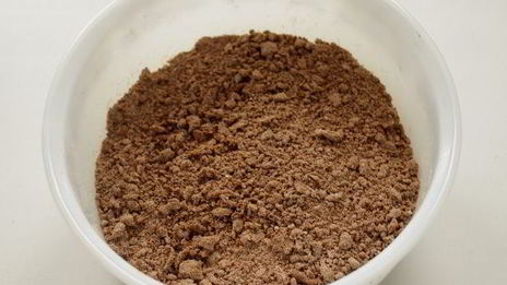 шоколадно-творожный пирог с брусникой