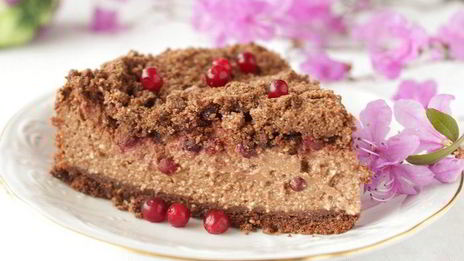 шоколадно-творожный пирог с брусникой