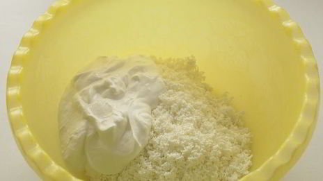 шоколадно-творожный пирог с брусникой