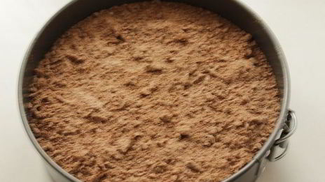 шоколадно-творожный пирог с брусникой