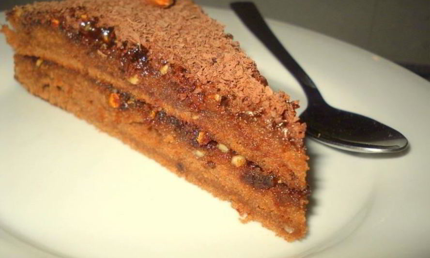 Рецепт шоколадный пирог с повидлом и орехами