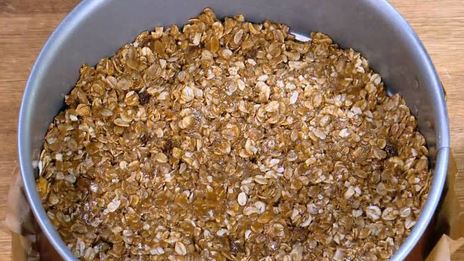 сладкий цельнозерновой пирог с финиками