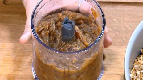 сладкий цельнозерновой пирог с финиками