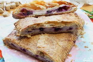 Слоеный пирог с творогом