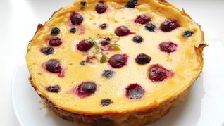 Слоеный пирог с ягодами