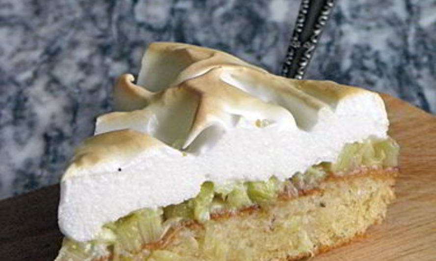 Рецепт сочный ревенный пирог под шапкой-безе