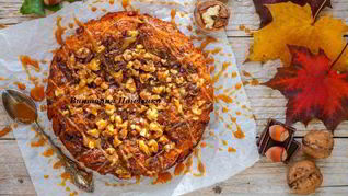 Тыквенный пирог с орехами, шоколадом и соленой карамелью