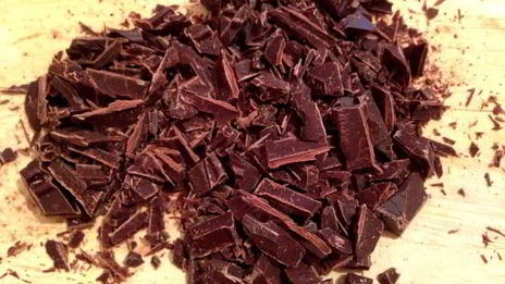 тыквенный пирог с орехами, шоколадом и соленой карамелью